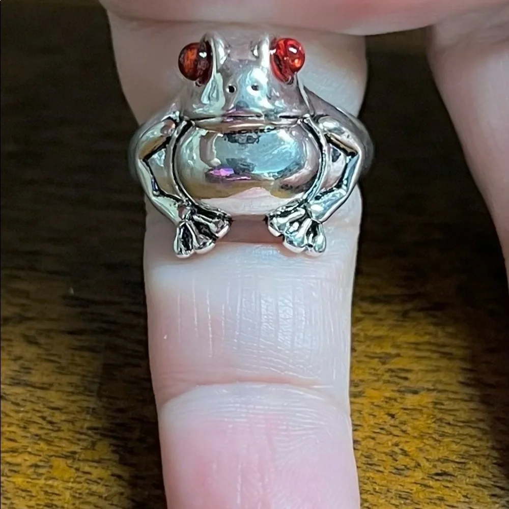 Our last one -Fat Frog Ring 925 stamped red eyes cute webbed feet